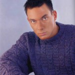 Вязаный мужской фиолетовый пуловер в крапинку