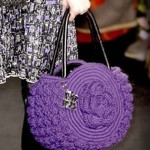 Фиолетовая вязаная сумка с розой