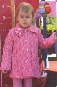 Розовое вязаное теплое пальто для девочки