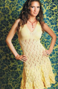 Летнее ажурное вязаное лимонного цвета платье